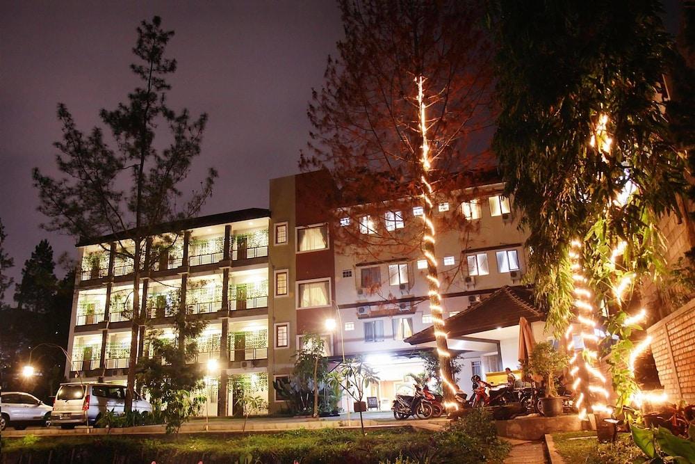 Hotel Lotus Bandung Exterior photo