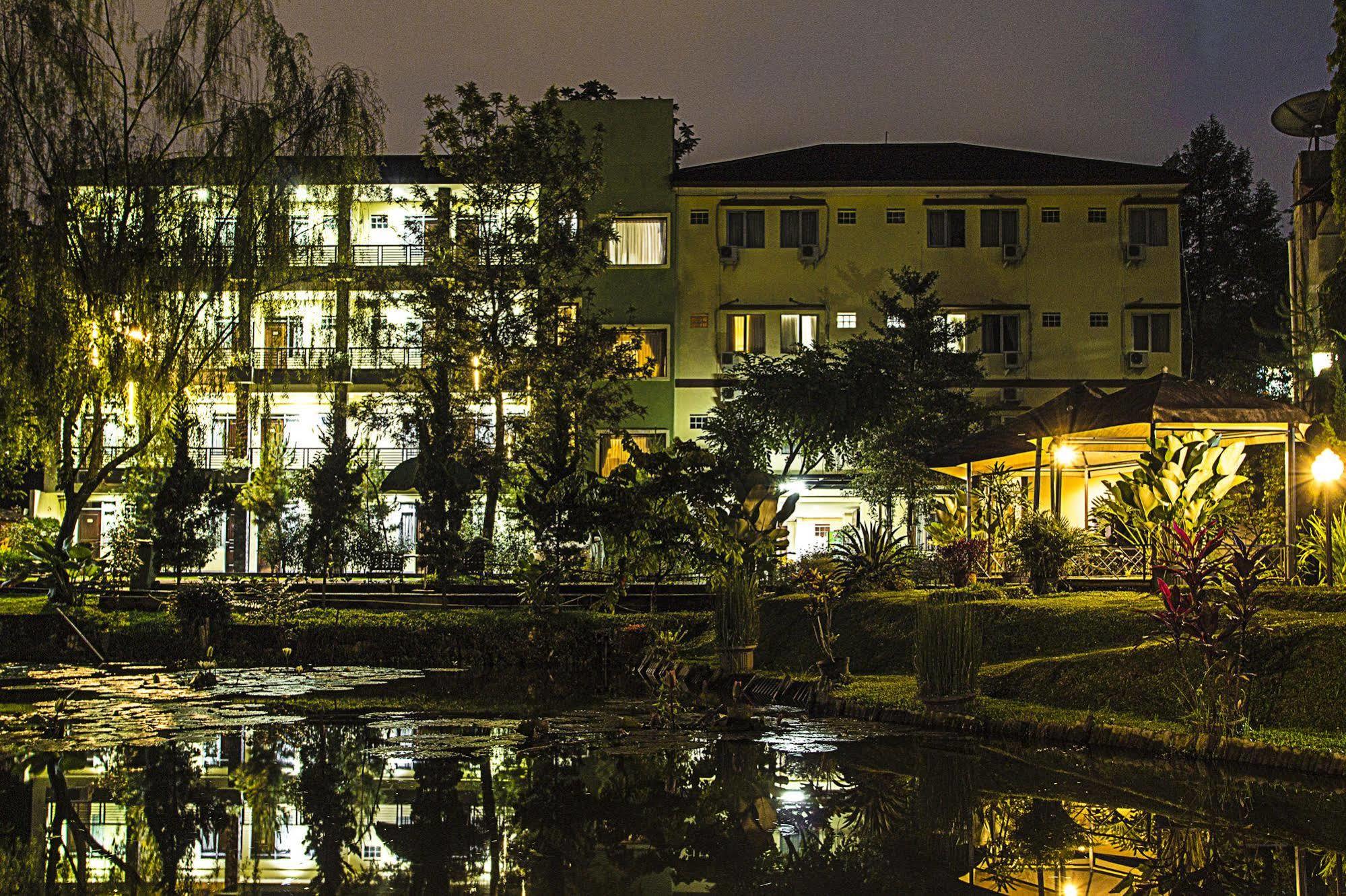 Hotel Lotus Bandung Exterior photo